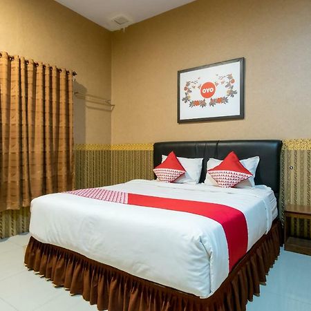Oyo 741 Hotel Labuhan Raya Medan Buitenkant foto