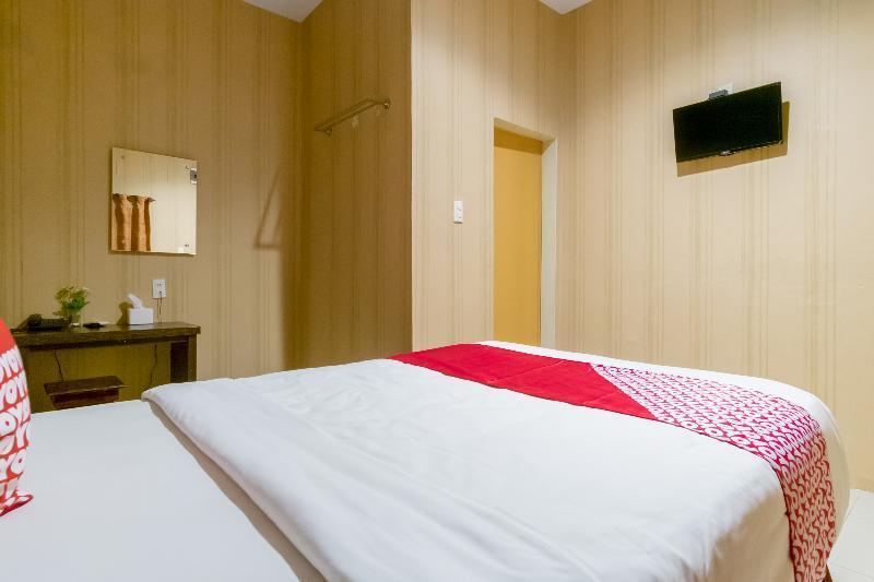 Oyo 741 Hotel Labuhan Raya Medan Buitenkant foto