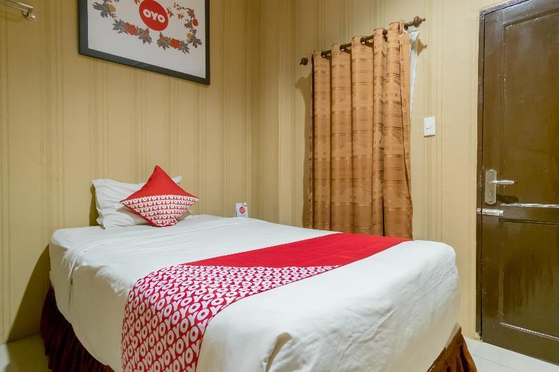 Oyo 741 Hotel Labuhan Raya Medan Buitenkant foto