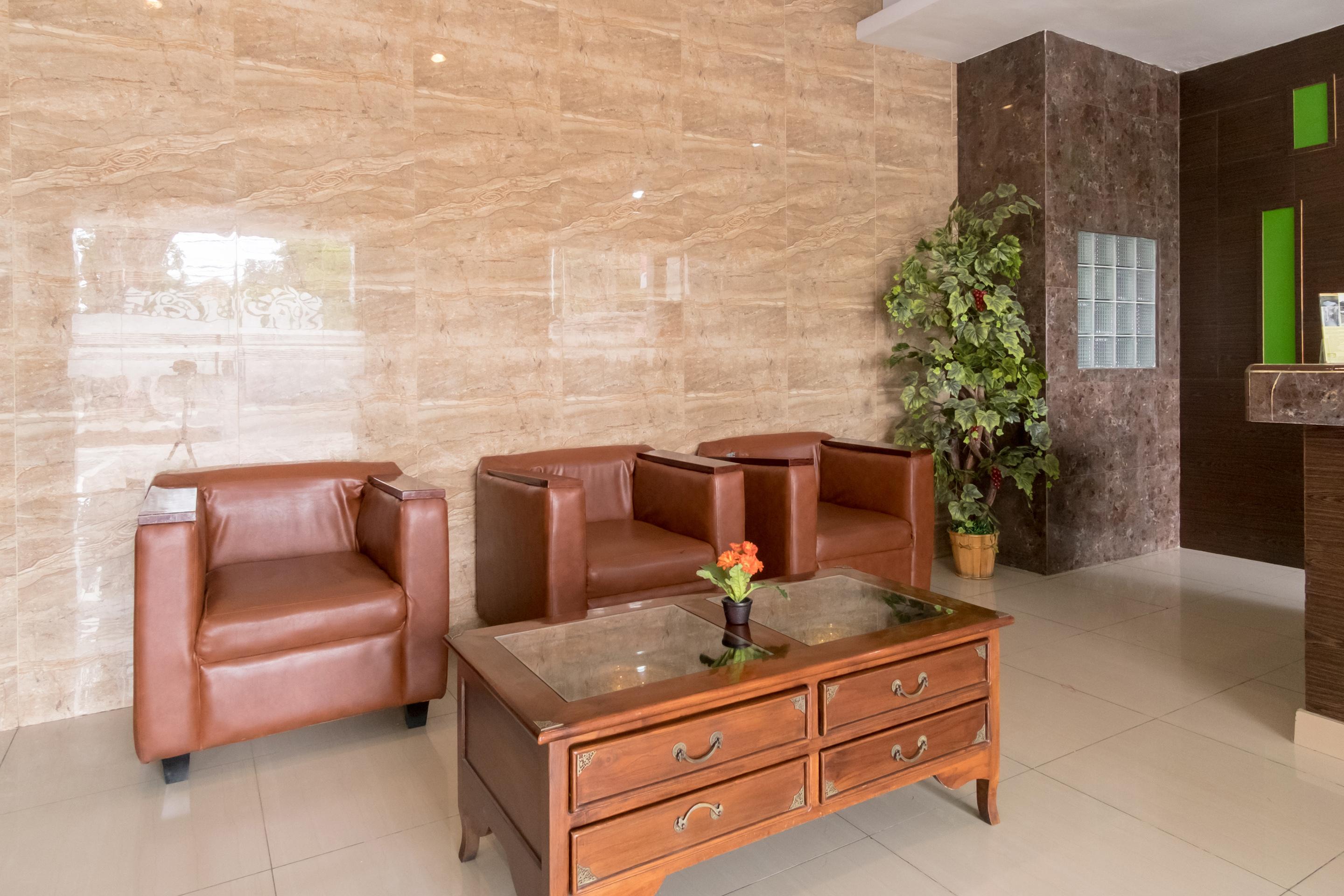 Oyo 741 Hotel Labuhan Raya Medan Buitenkant foto