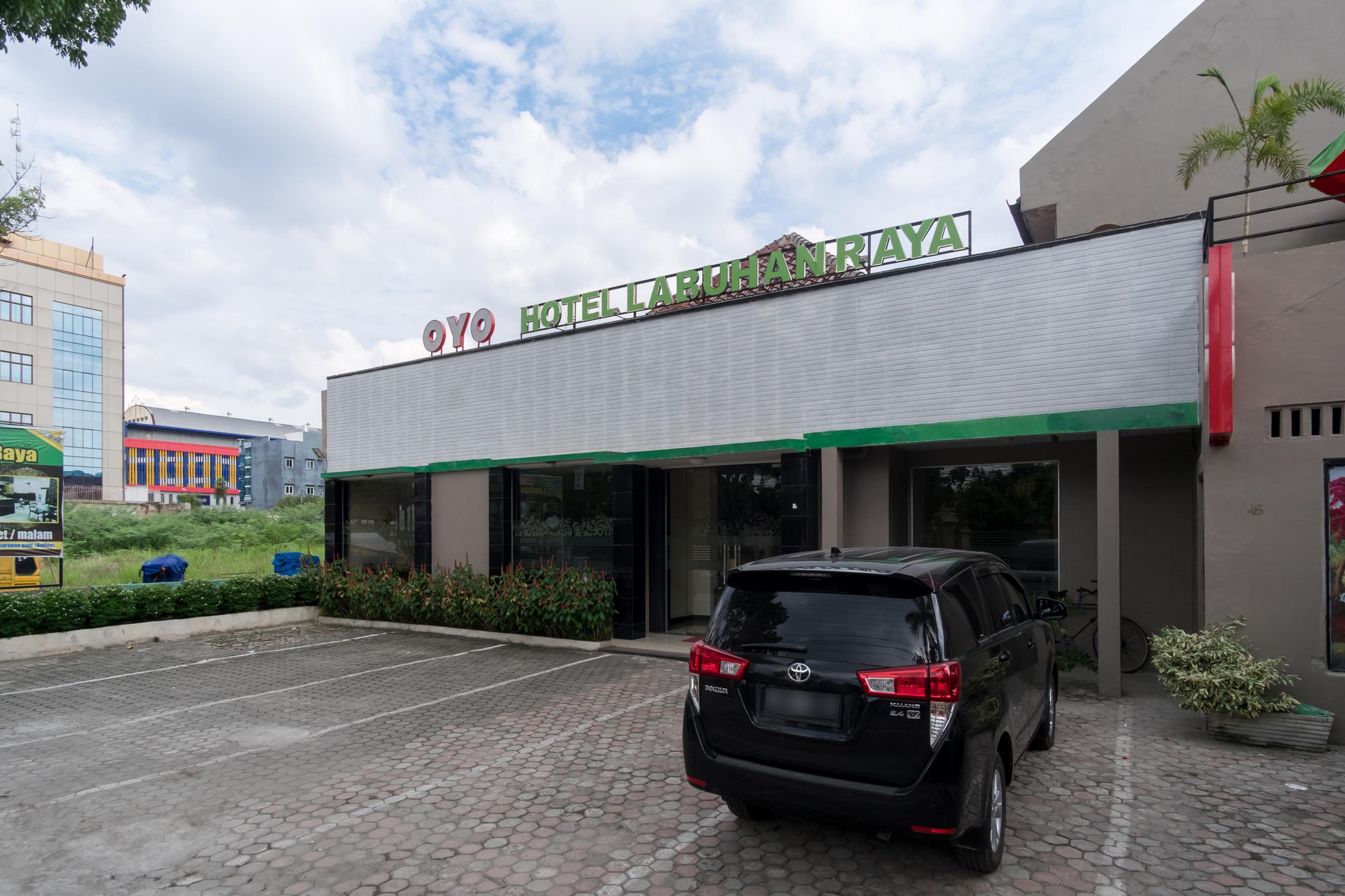 Oyo 741 Hotel Labuhan Raya Medan Buitenkant foto