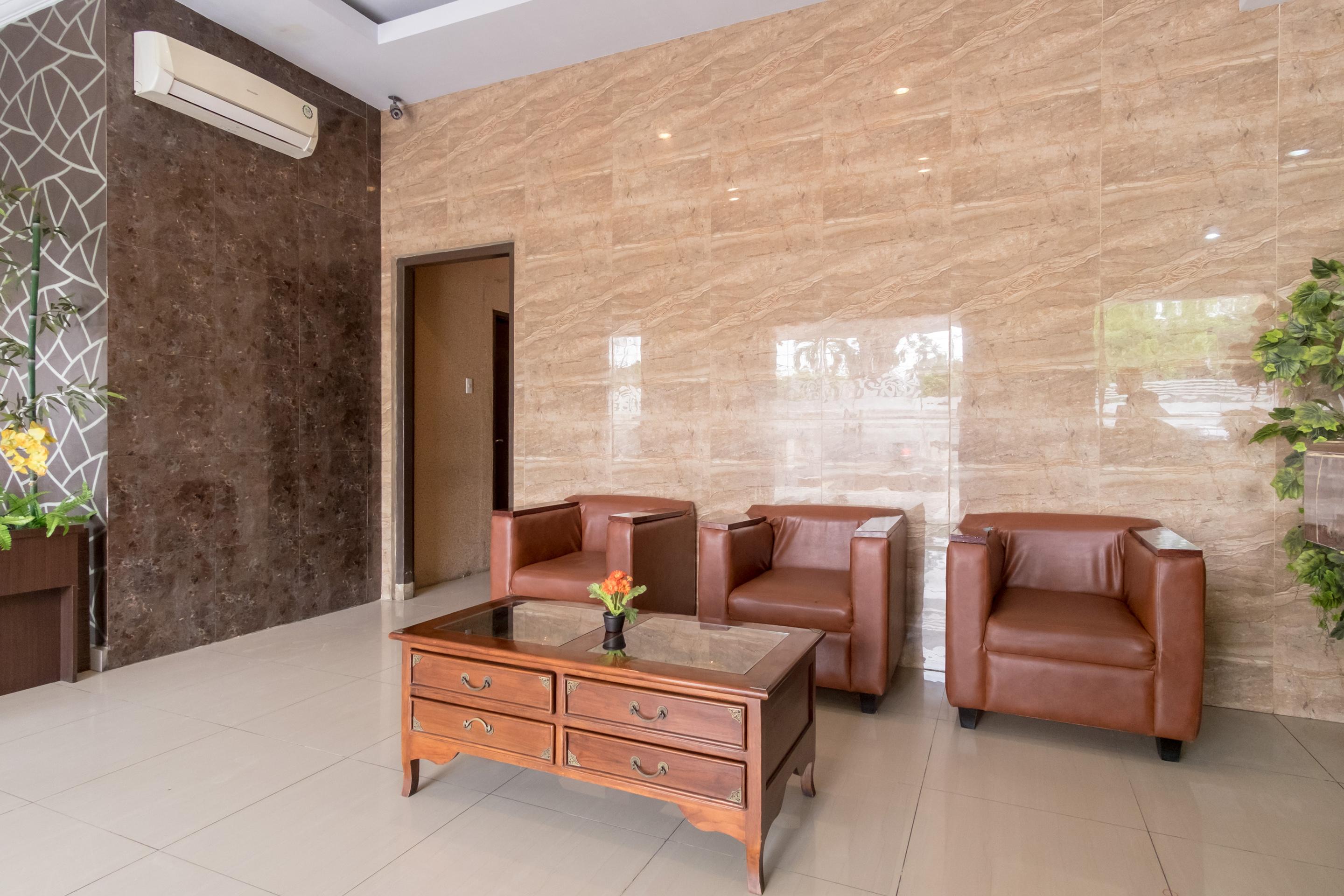 Oyo 741 Hotel Labuhan Raya Medan Buitenkant foto