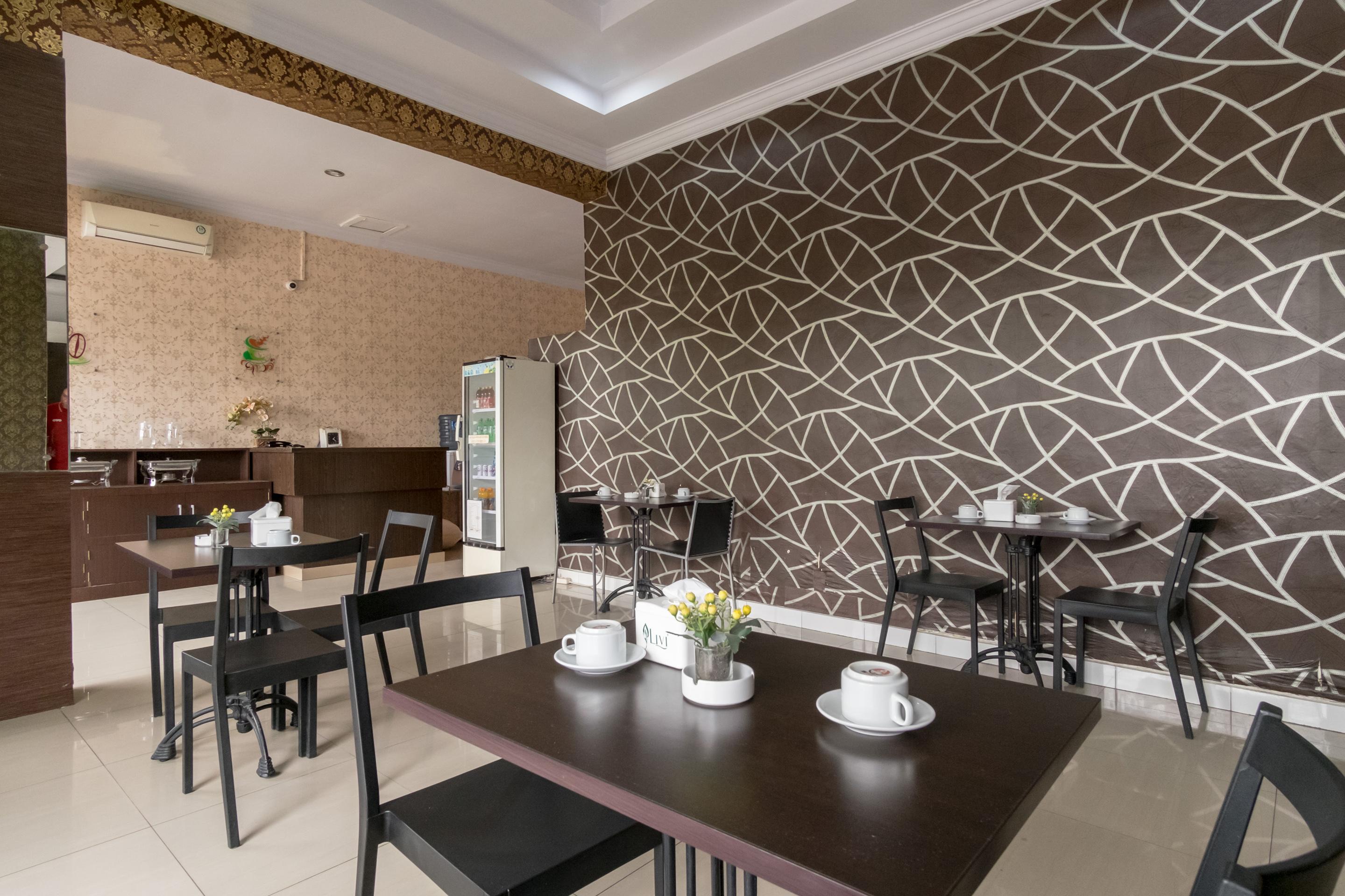 Oyo 741 Hotel Labuhan Raya Medan Buitenkant foto