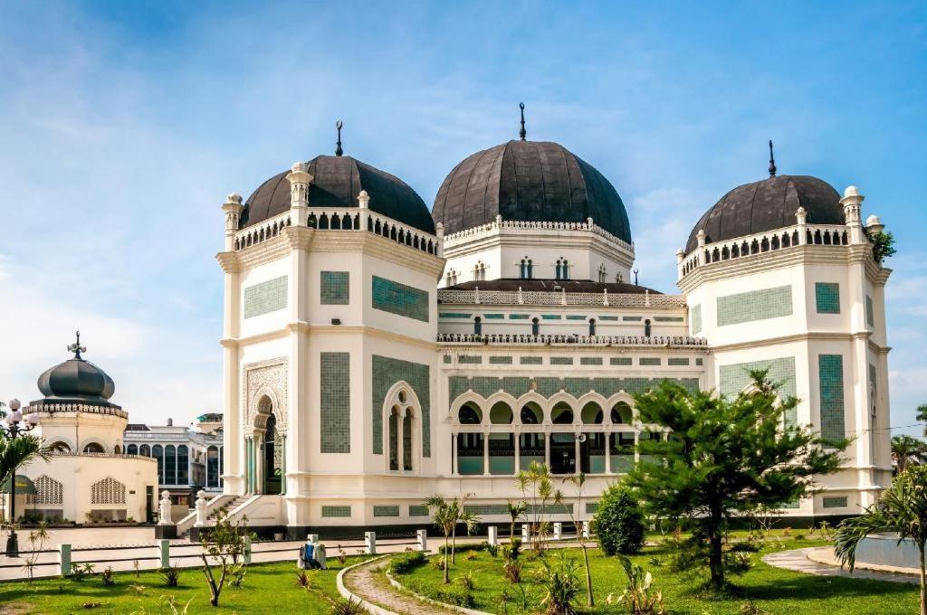 Oyo 741 Hotel Labuhan Raya Medan Buitenkant foto