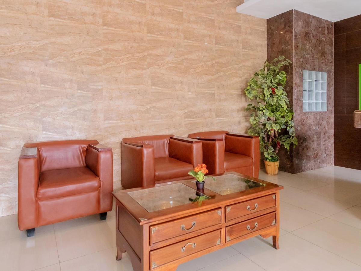 Oyo 741 Hotel Labuhan Raya Medan Buitenkant foto