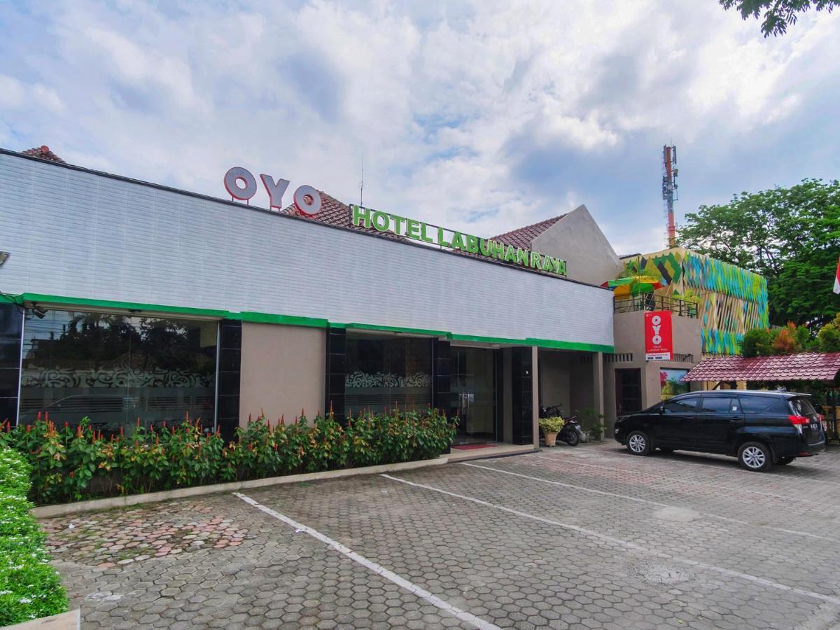 Oyo 741 Hotel Labuhan Raya Medan Buitenkant foto
