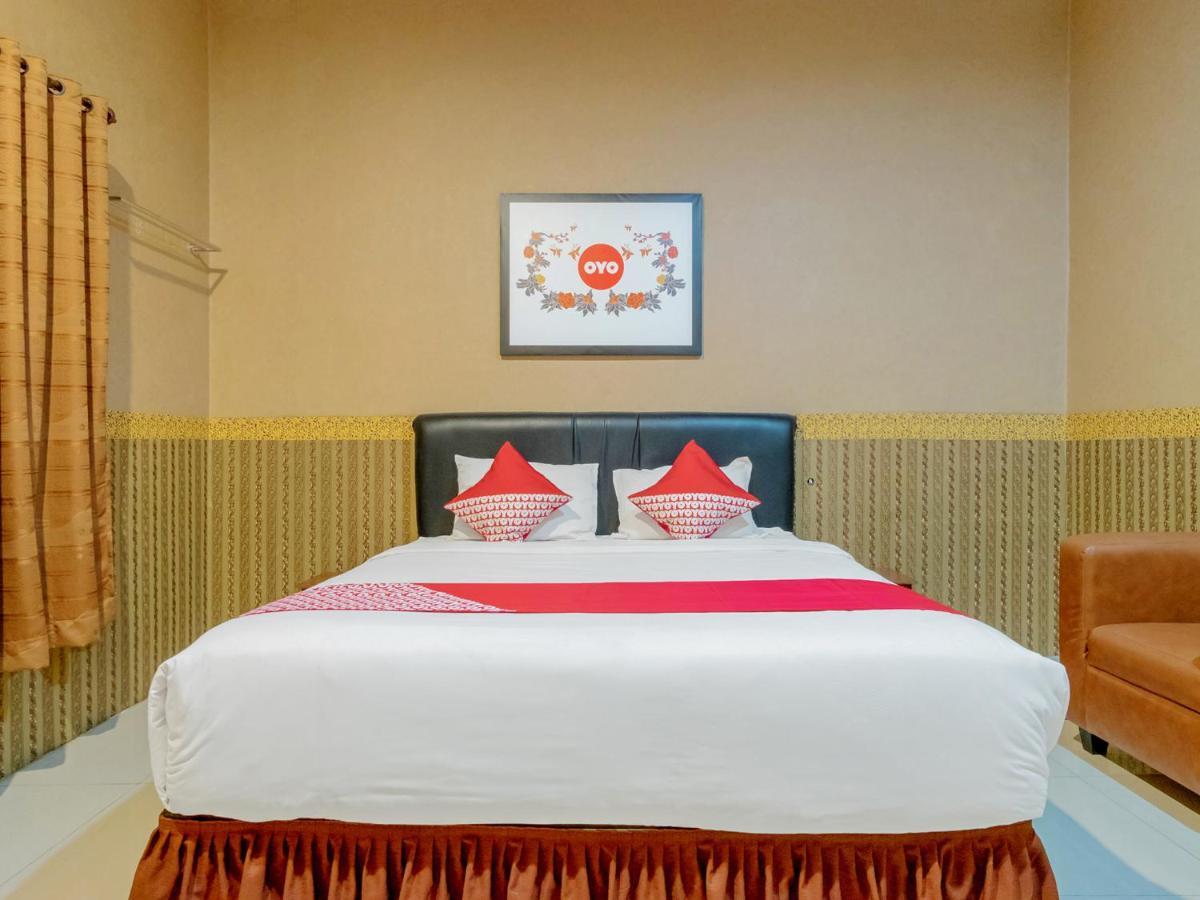 Oyo 741 Hotel Labuhan Raya Medan Buitenkant foto