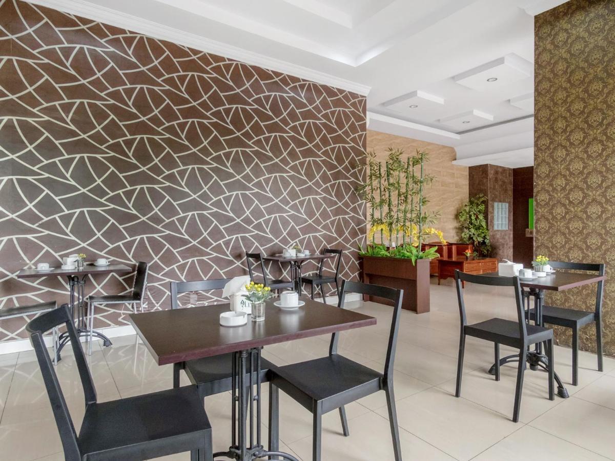 Oyo 741 Hotel Labuhan Raya Medan Buitenkant foto