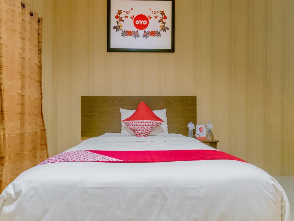 Oyo 741 Hotel Labuhan Raya Medan Buitenkant foto