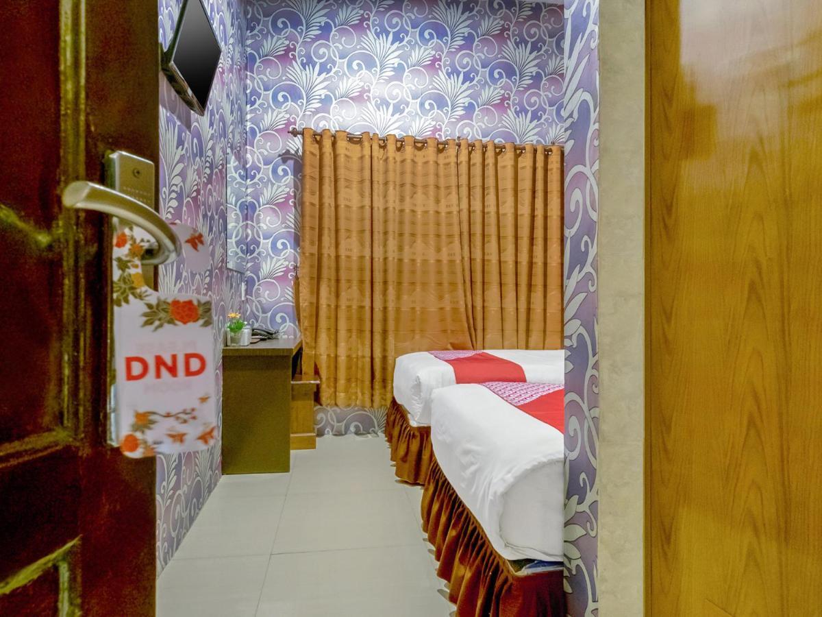 Oyo 741 Hotel Labuhan Raya Medan Buitenkant foto