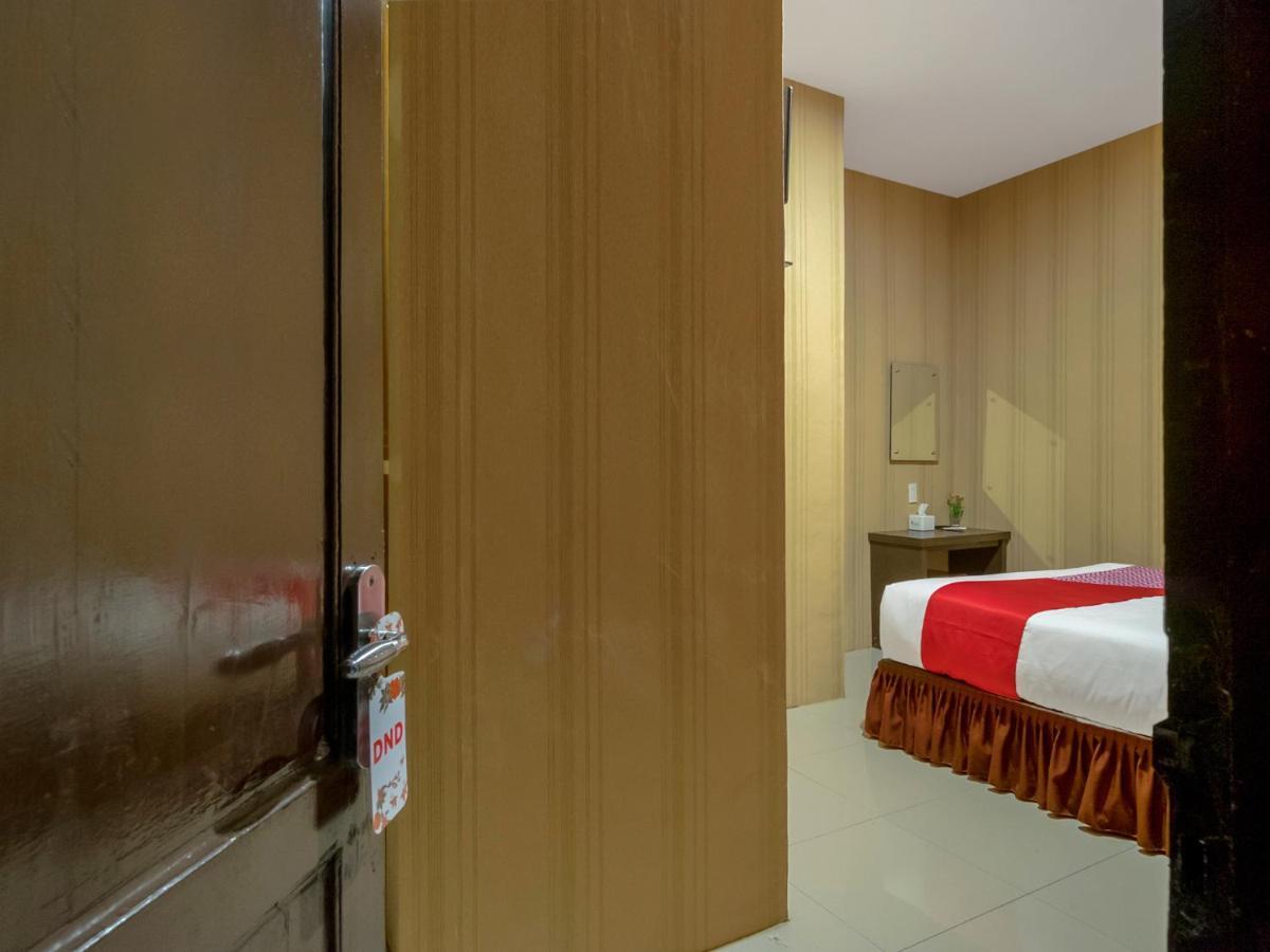 Oyo 741 Hotel Labuhan Raya Medan Buitenkant foto