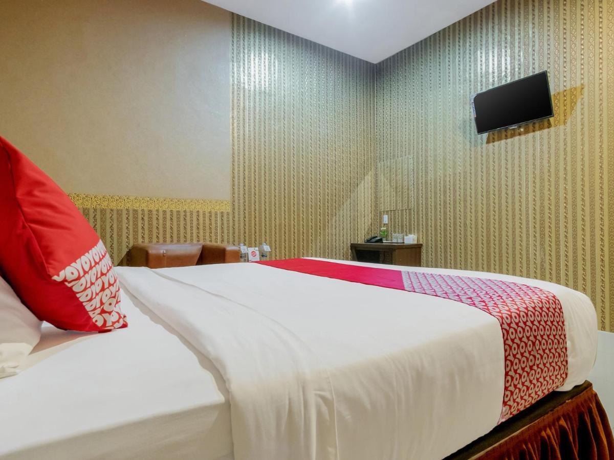 Oyo 741 Hotel Labuhan Raya Medan Buitenkant foto