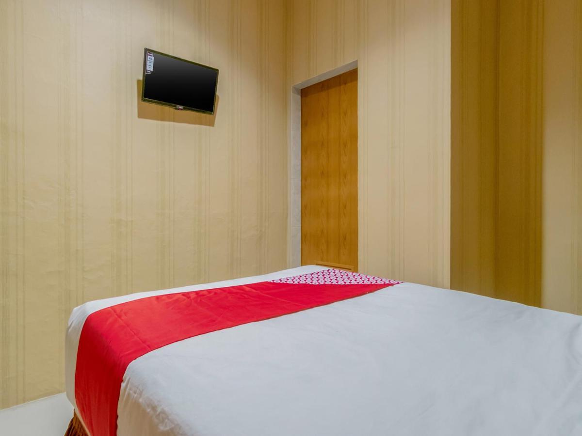Oyo 741 Hotel Labuhan Raya Medan Buitenkant foto