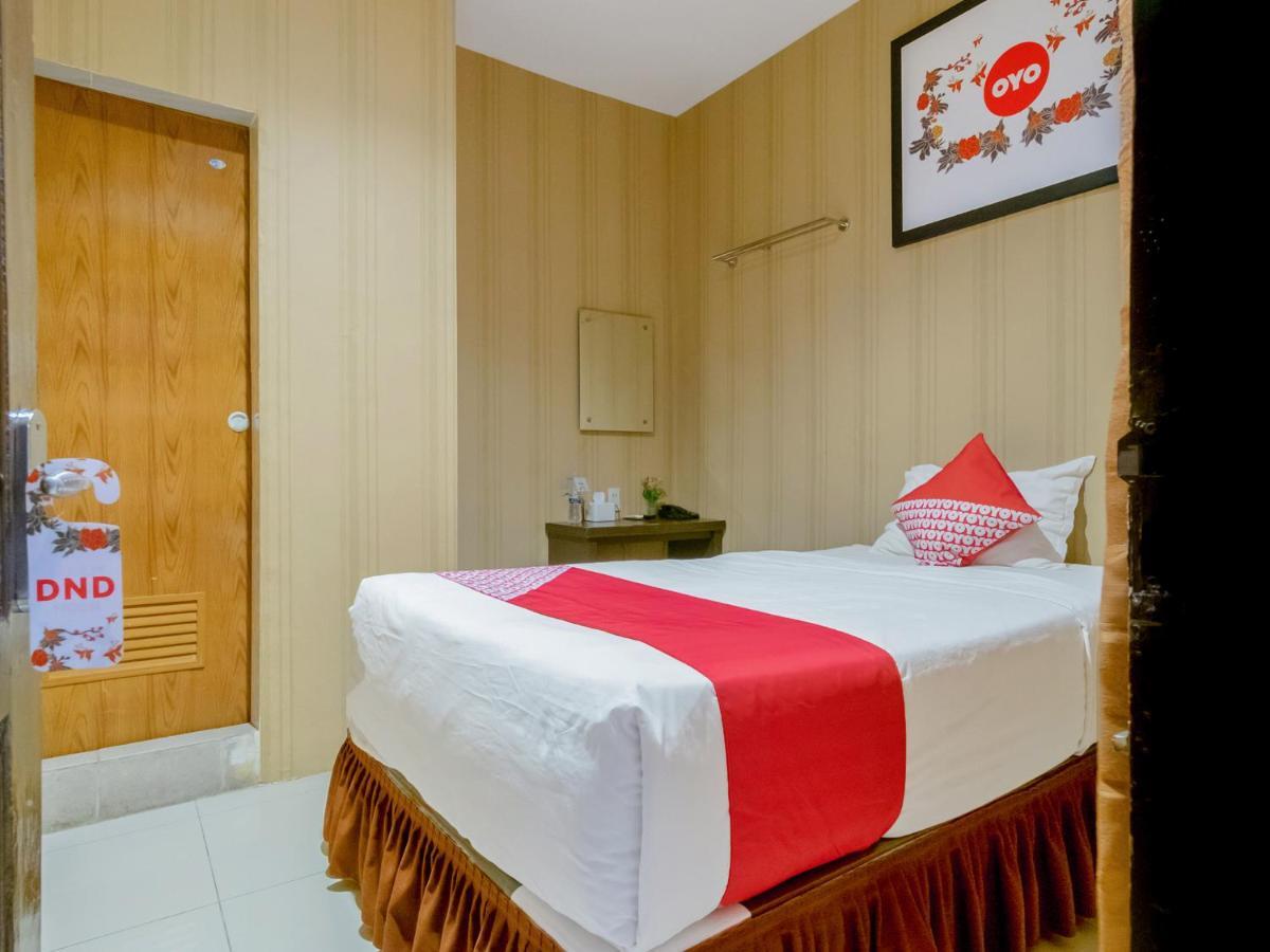 Oyo 741 Hotel Labuhan Raya Medan Buitenkant foto