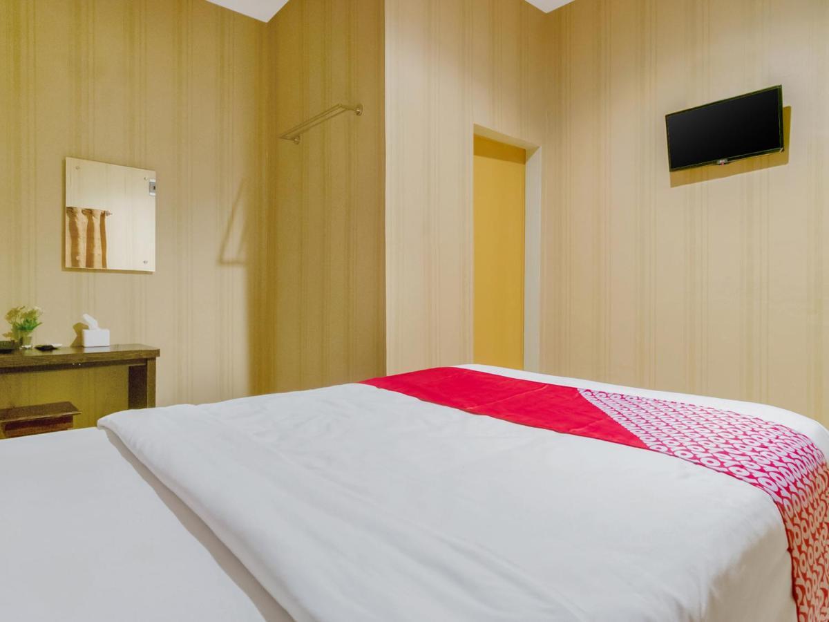 Oyo 741 Hotel Labuhan Raya Medan Buitenkant foto