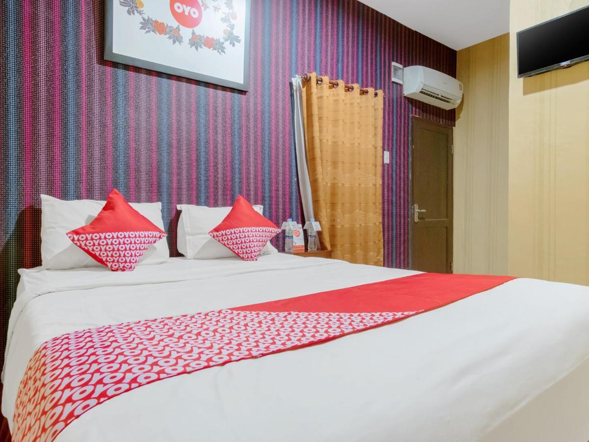 Oyo 741 Hotel Labuhan Raya Medan Buitenkant foto