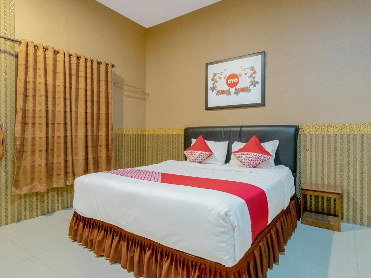 Oyo 741 Hotel Labuhan Raya Medan Buitenkant foto