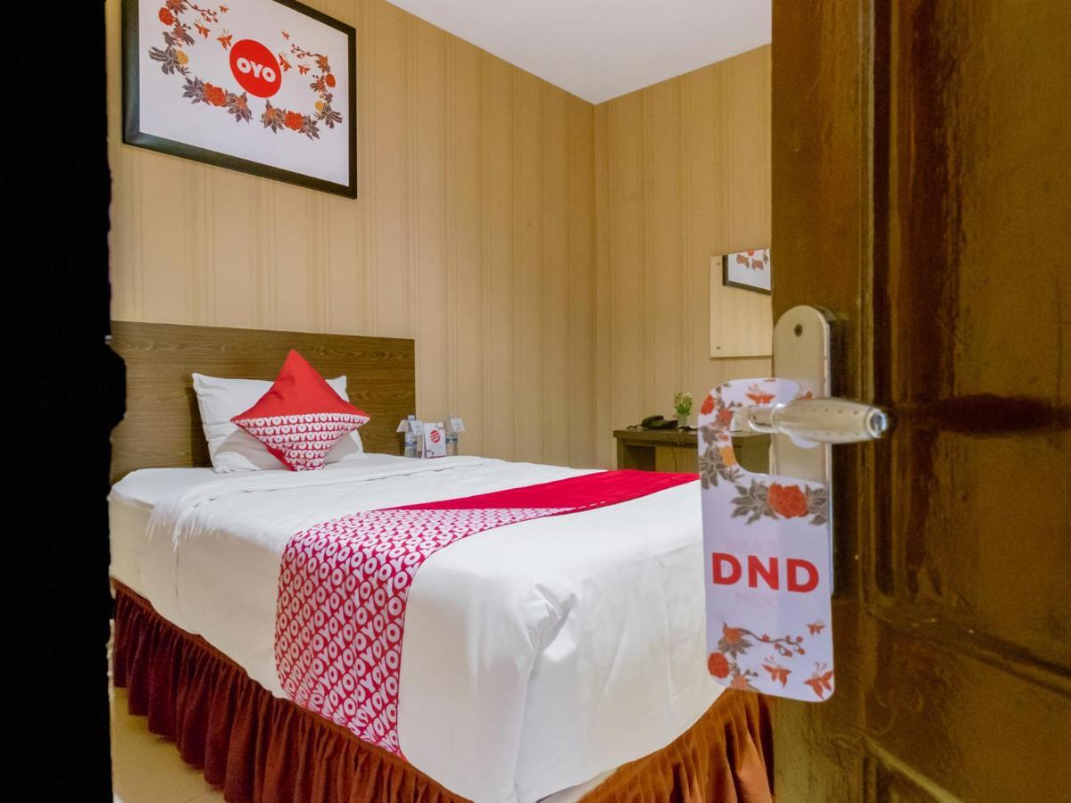 Oyo 741 Hotel Labuhan Raya Medan Buitenkant foto