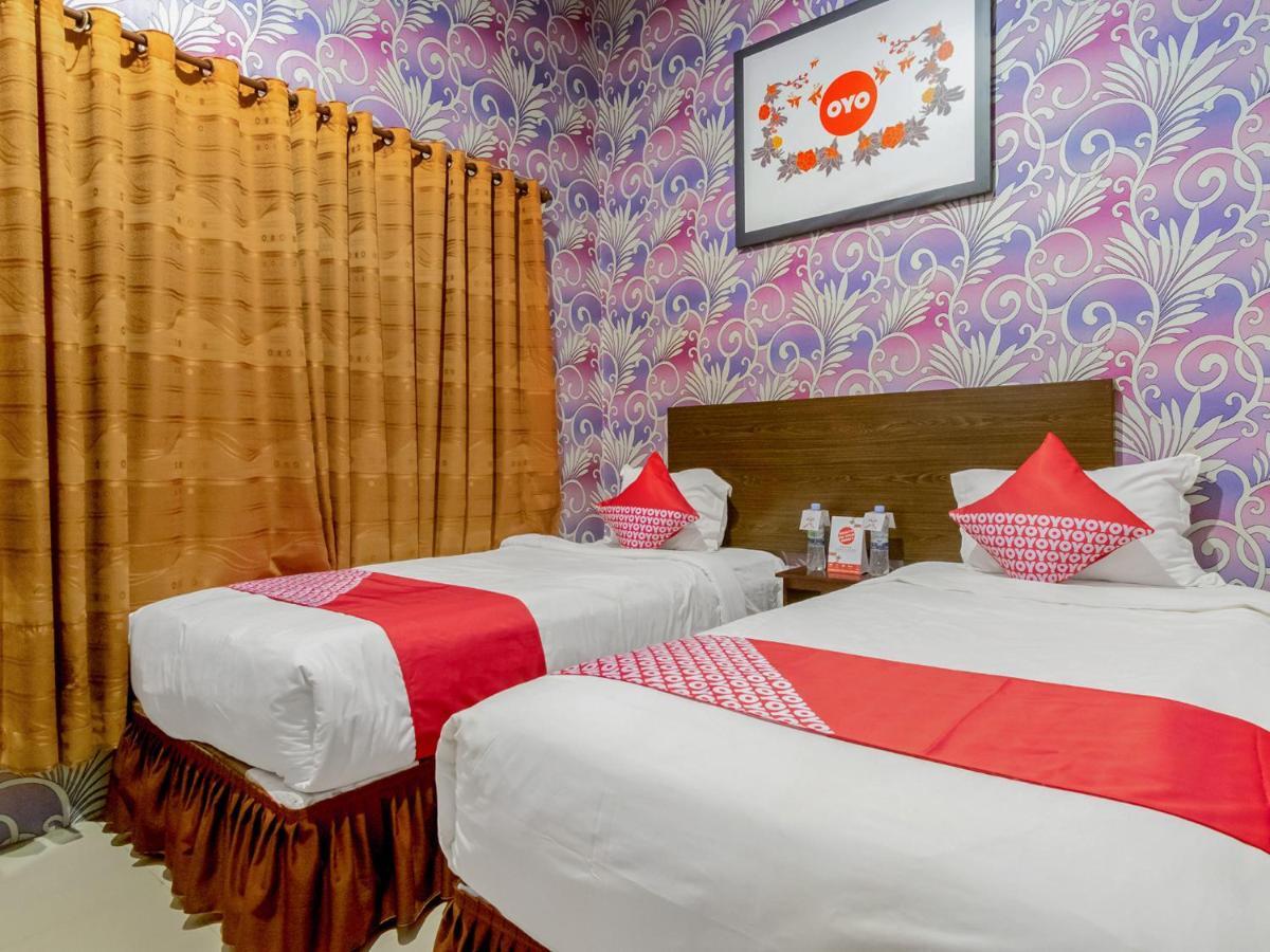 Oyo 741 Hotel Labuhan Raya Medan Buitenkant foto