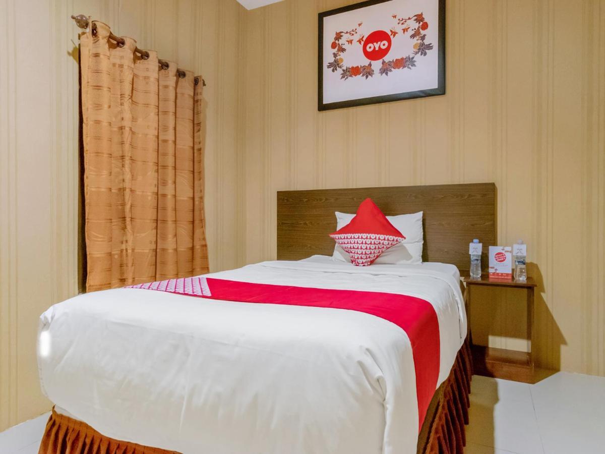 Oyo 741 Hotel Labuhan Raya Medan Buitenkant foto