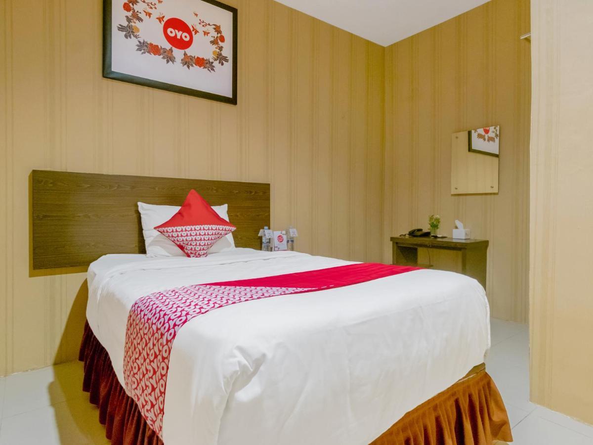 Oyo 741 Hotel Labuhan Raya Medan Buitenkant foto