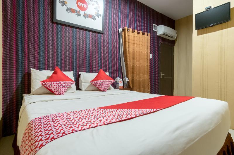 Oyo 741 Hotel Labuhan Raya Medan Buitenkant foto