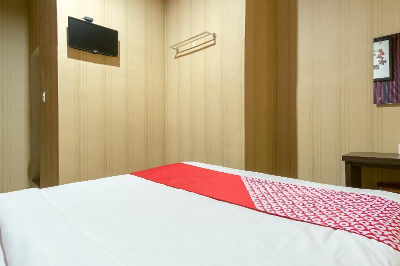 Oyo 741 Hotel Labuhan Raya Medan Buitenkant foto